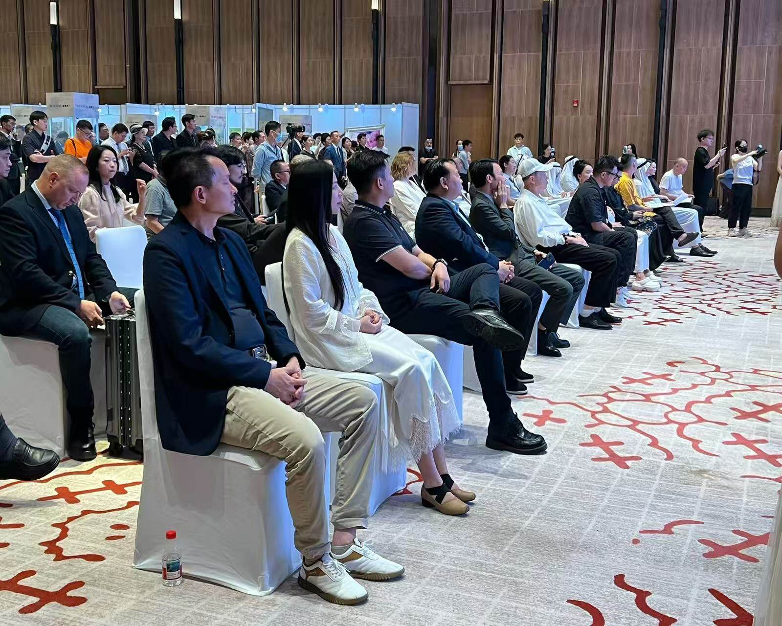 苏黎世预展发布会现场部分买家