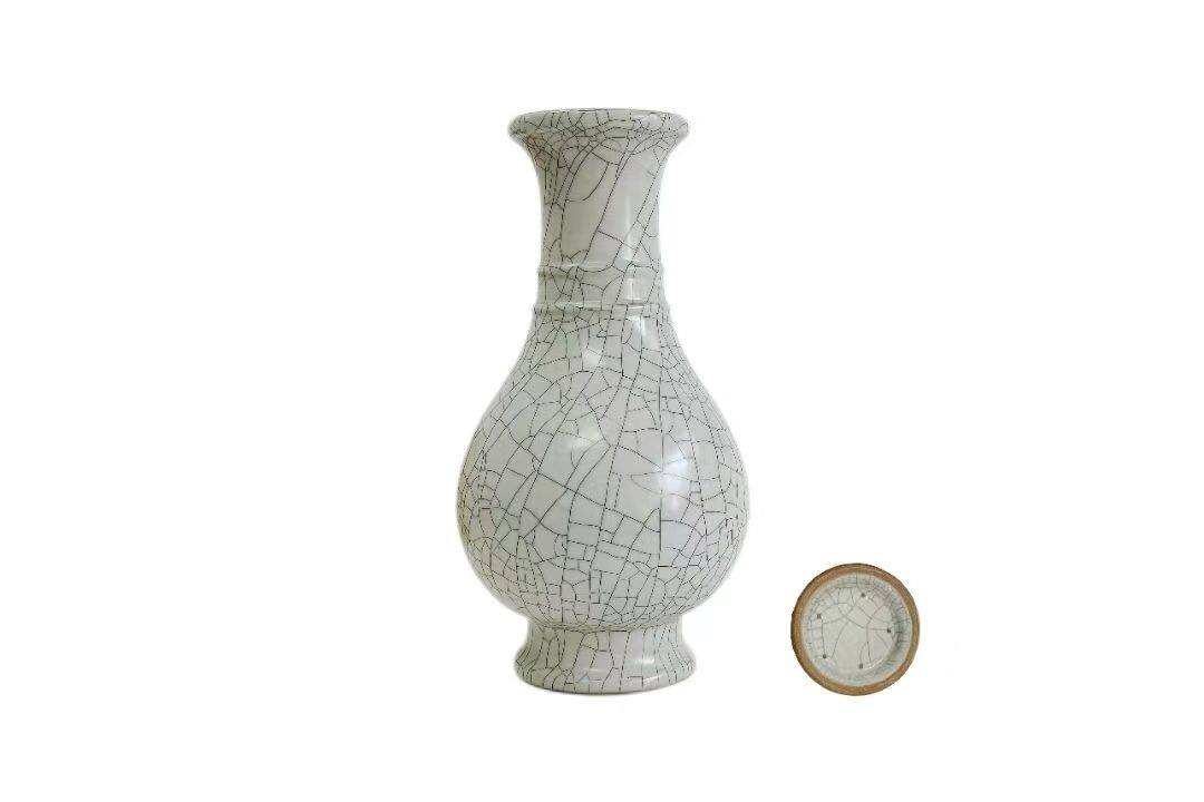 Ge-type Glaze Stringed Vase