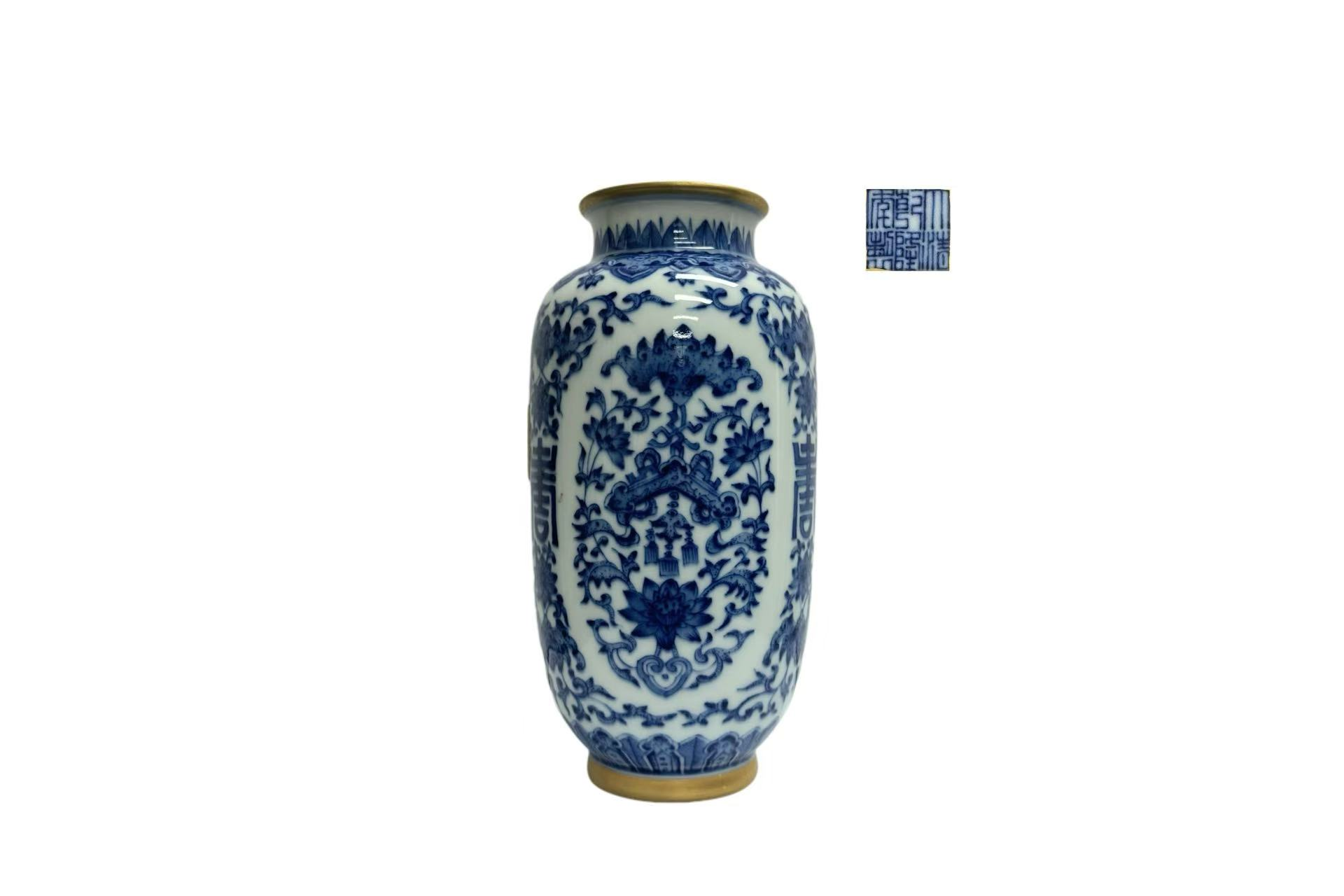 清乾隆青花福寿纹描金灯笼瓶
