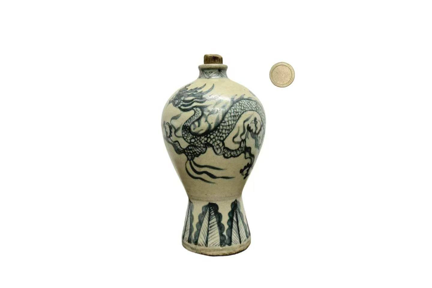 Yuan Blue-and-White Dragon-pattern Meiping Vase
