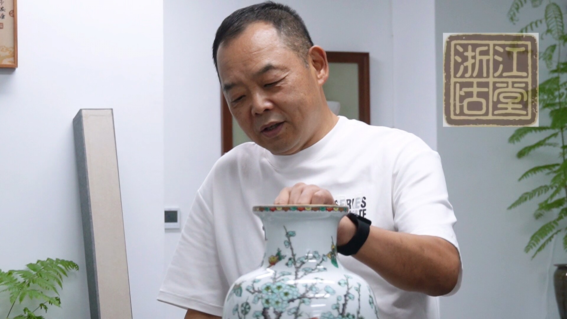 Mr. Zhang, a collector from Taizhou
