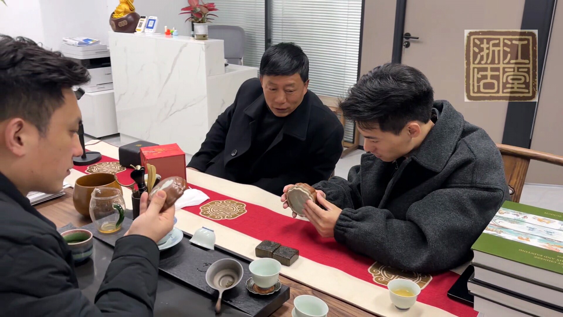 Mr. Dong, a collector from Cicheng