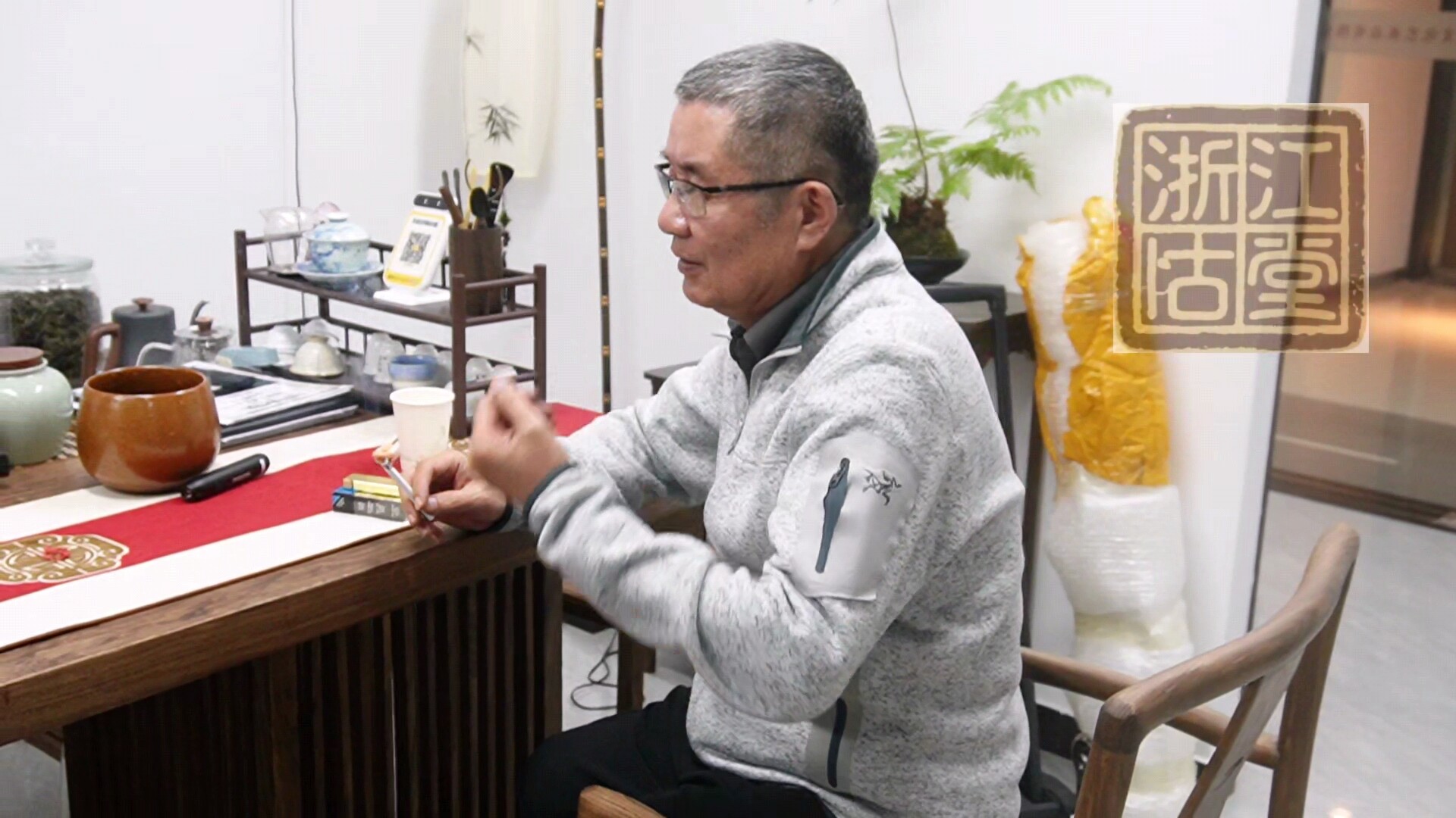 Mr. Liu, a collector from Henan