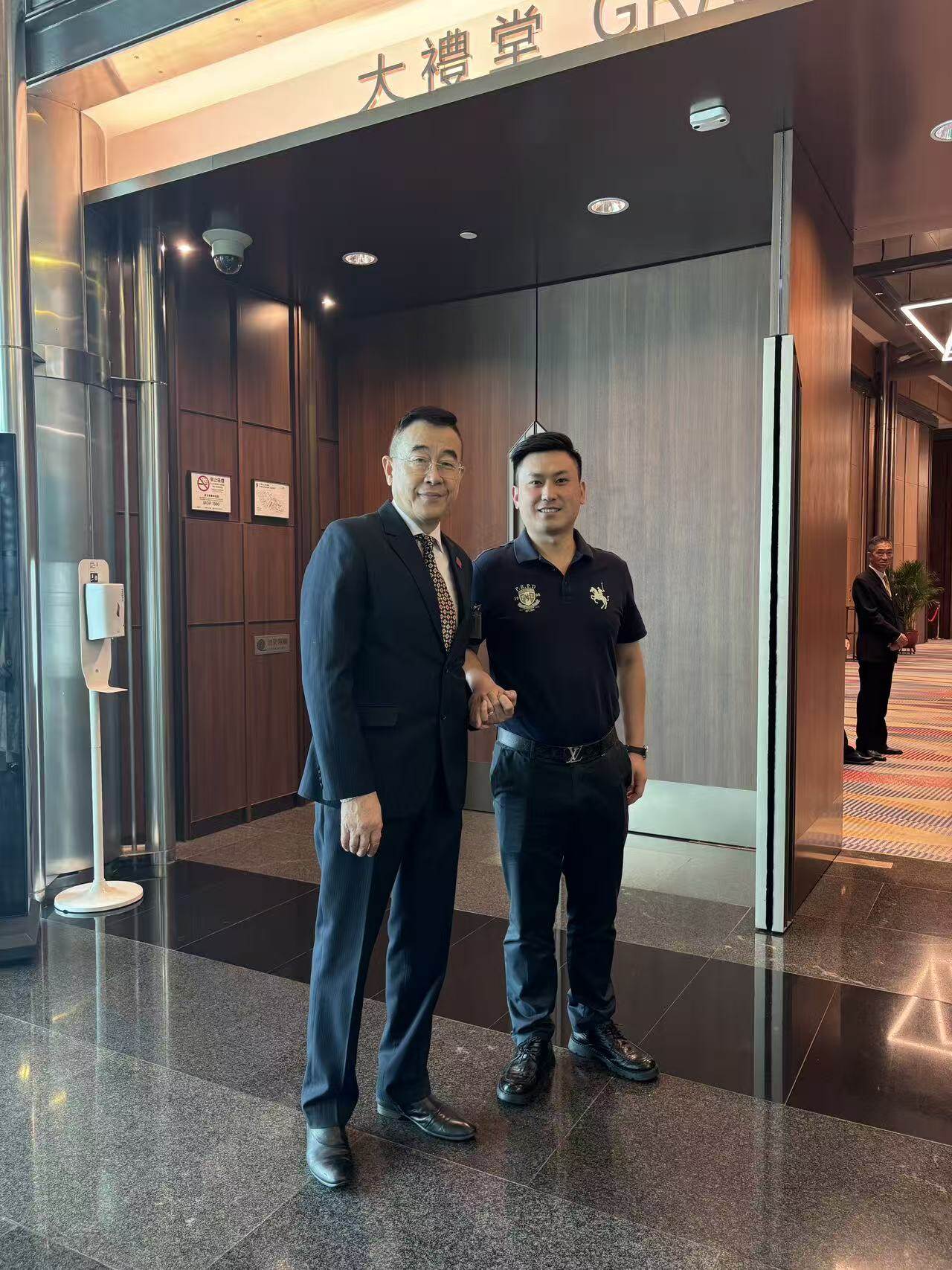 Group photo of Mr. Li from Huaigutang and Mr. Zhang from CITIC Macau