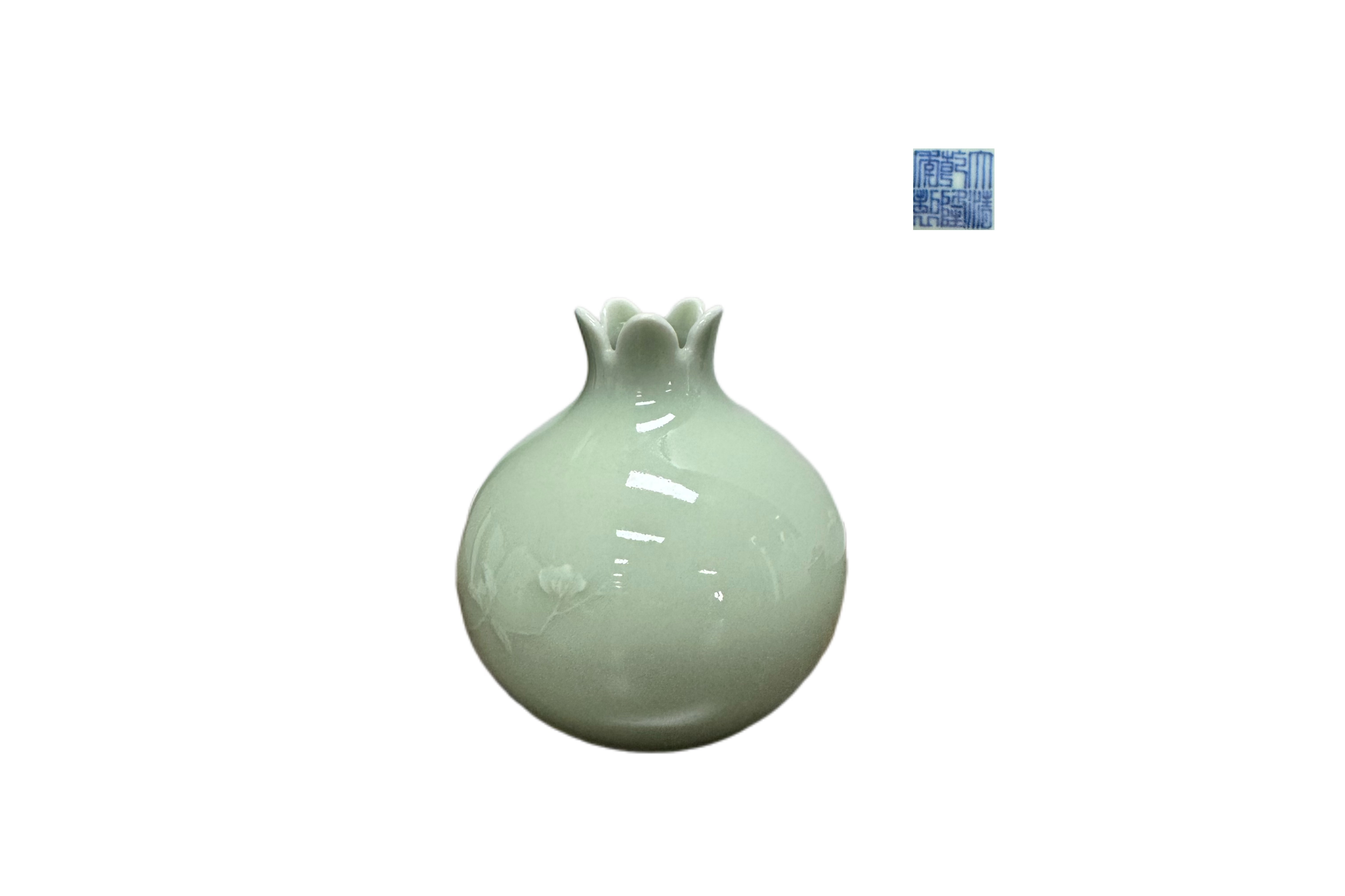Qianlong Period (1736–1795) Official Kiln Pink-Green Glazed Pomegranate-Shaped Vase with Sprouting Flower Motifs