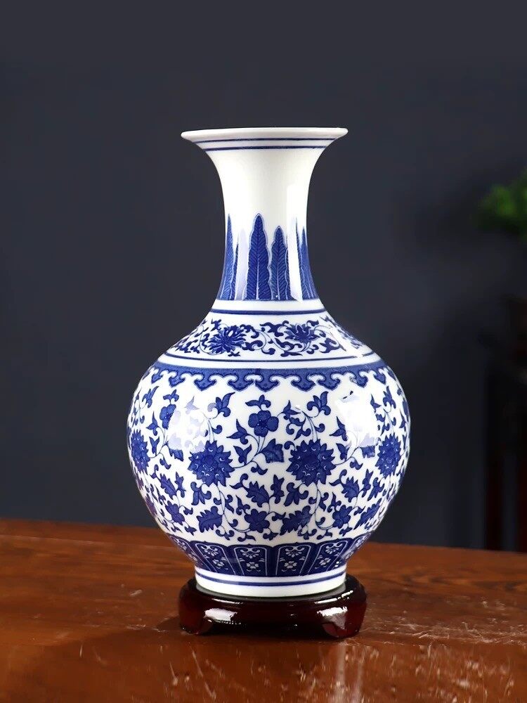 青花瓷青花缠枝莲花瓶