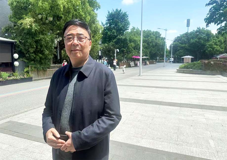 戚太根先生
