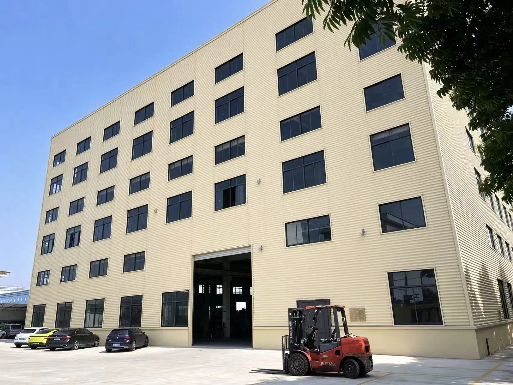 Hongqiang Hardware factory building exterior