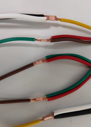 Multi-color cable butt welding sample
