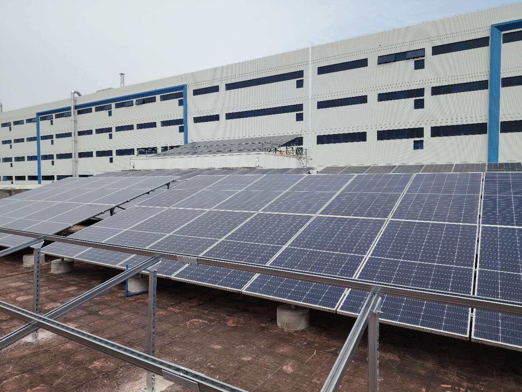 HENKEN Solar factory rooftop PV installation