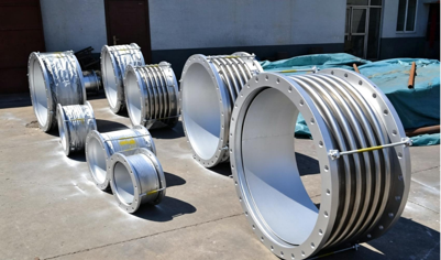 Outdoor display of axial metal bellows expansion joints
