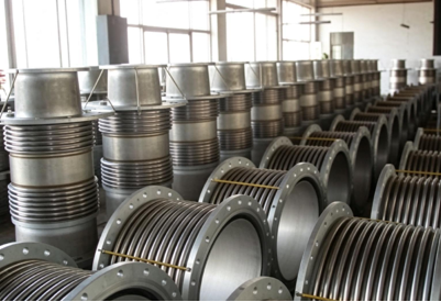Display of Axial Metal Bellows Expansion Joints in the Workshop