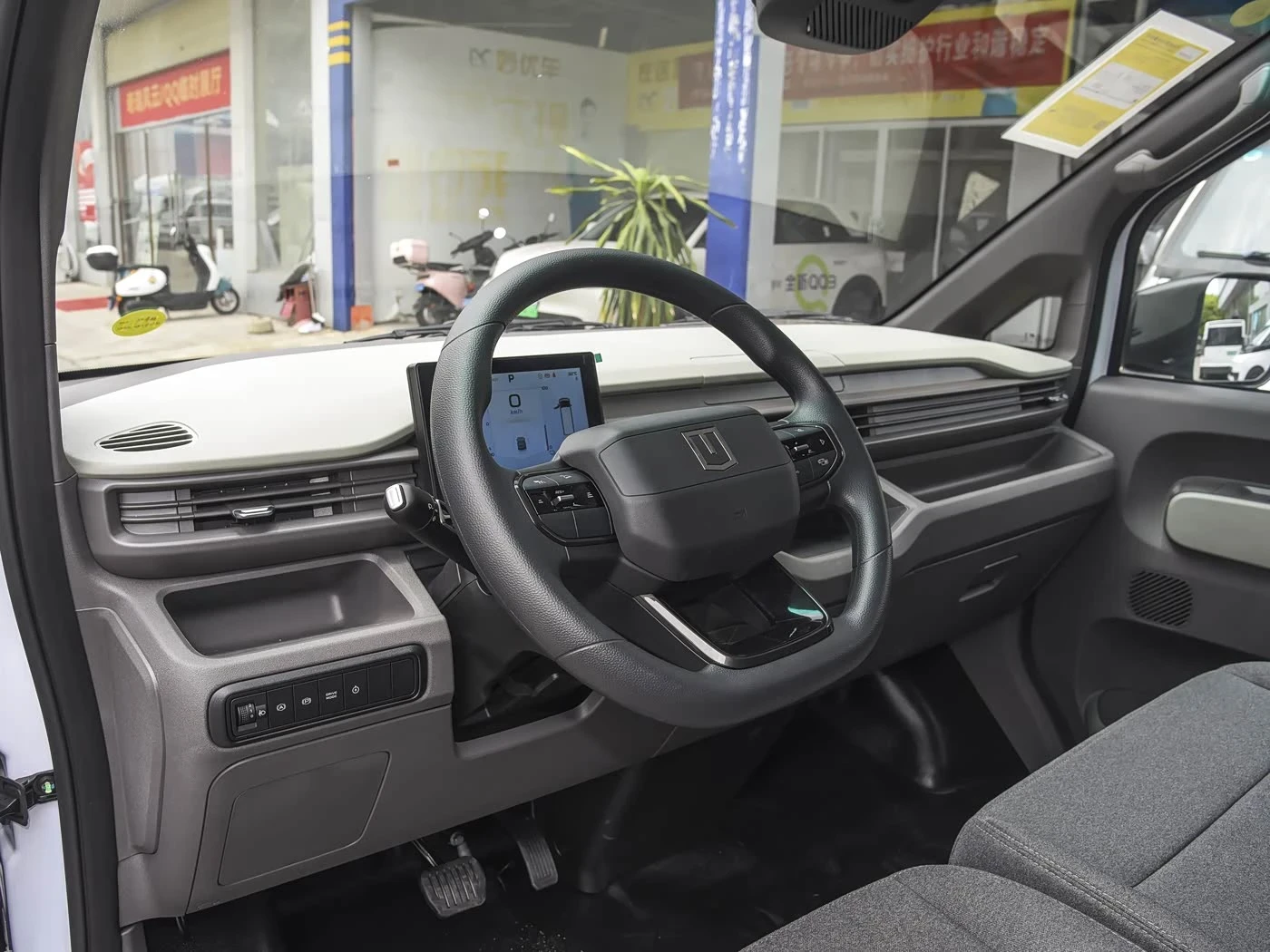 v6e-box-truck-interior-dashboard.webp