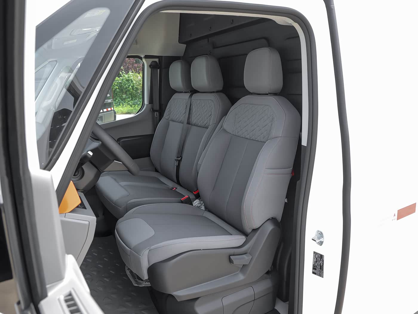 sv-front-seats-view.png