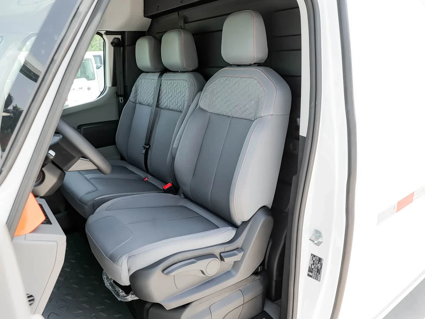sv-jincheng-long-high-interior-front-seats.webp