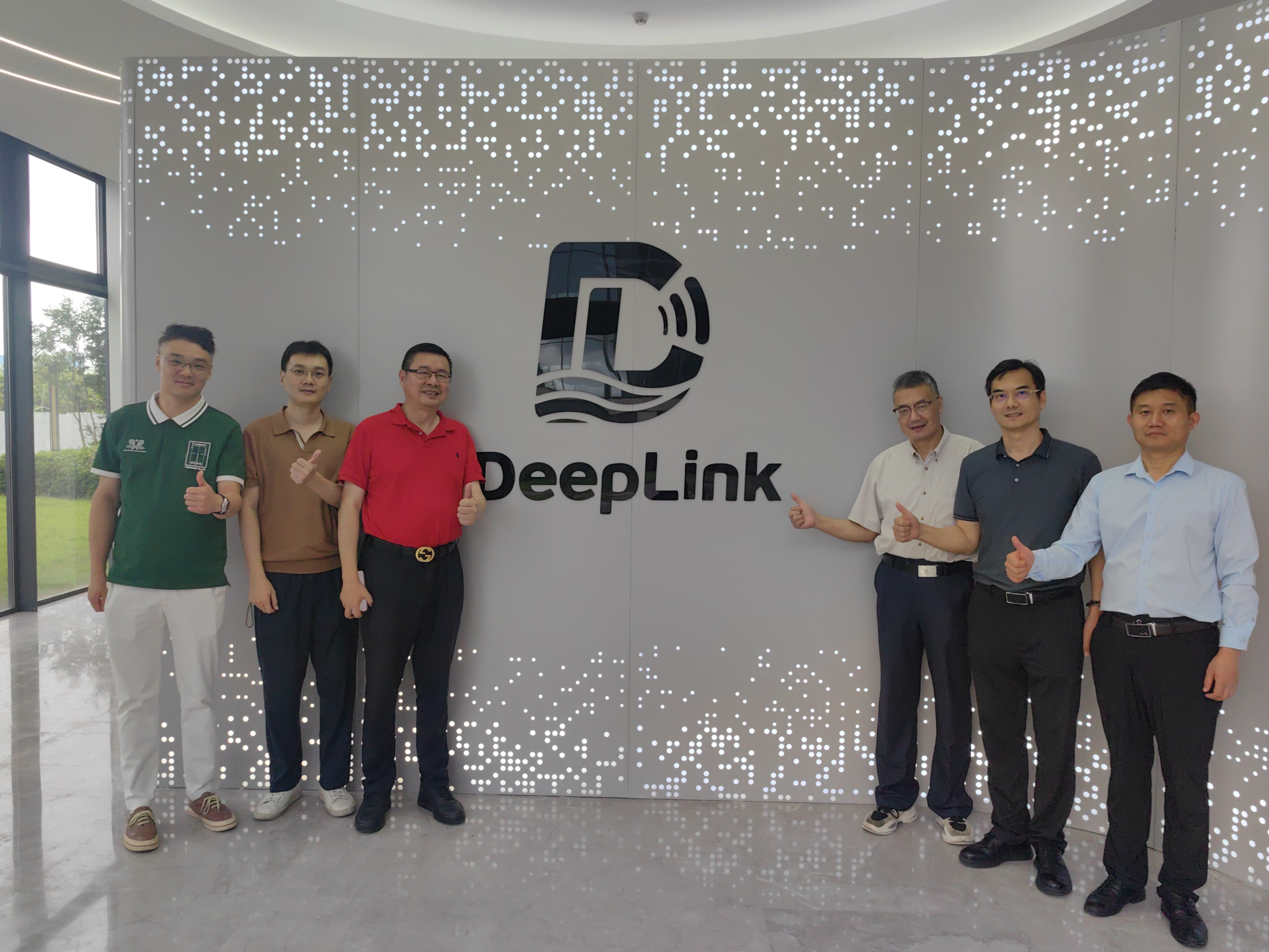 Shanghai University of Finance and Economics Alumni Visit DeepLink Technology for Exchange