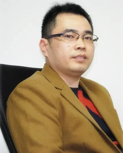 谭校个人形象照