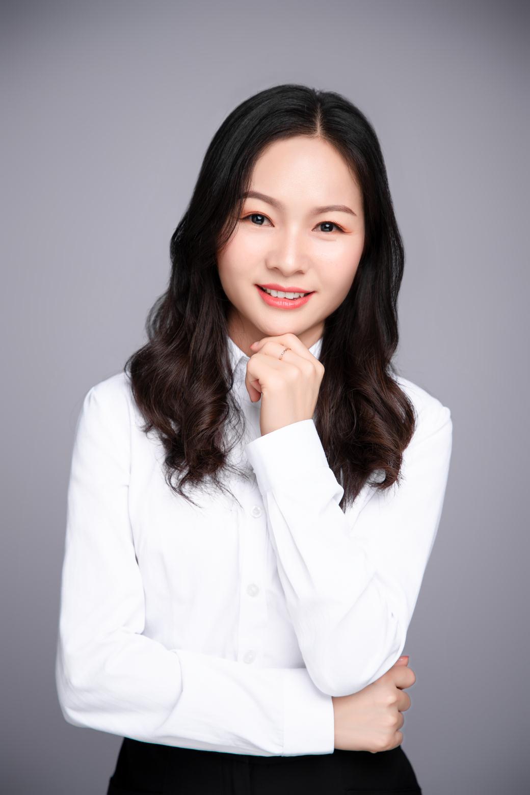 卓春彩 · Anna