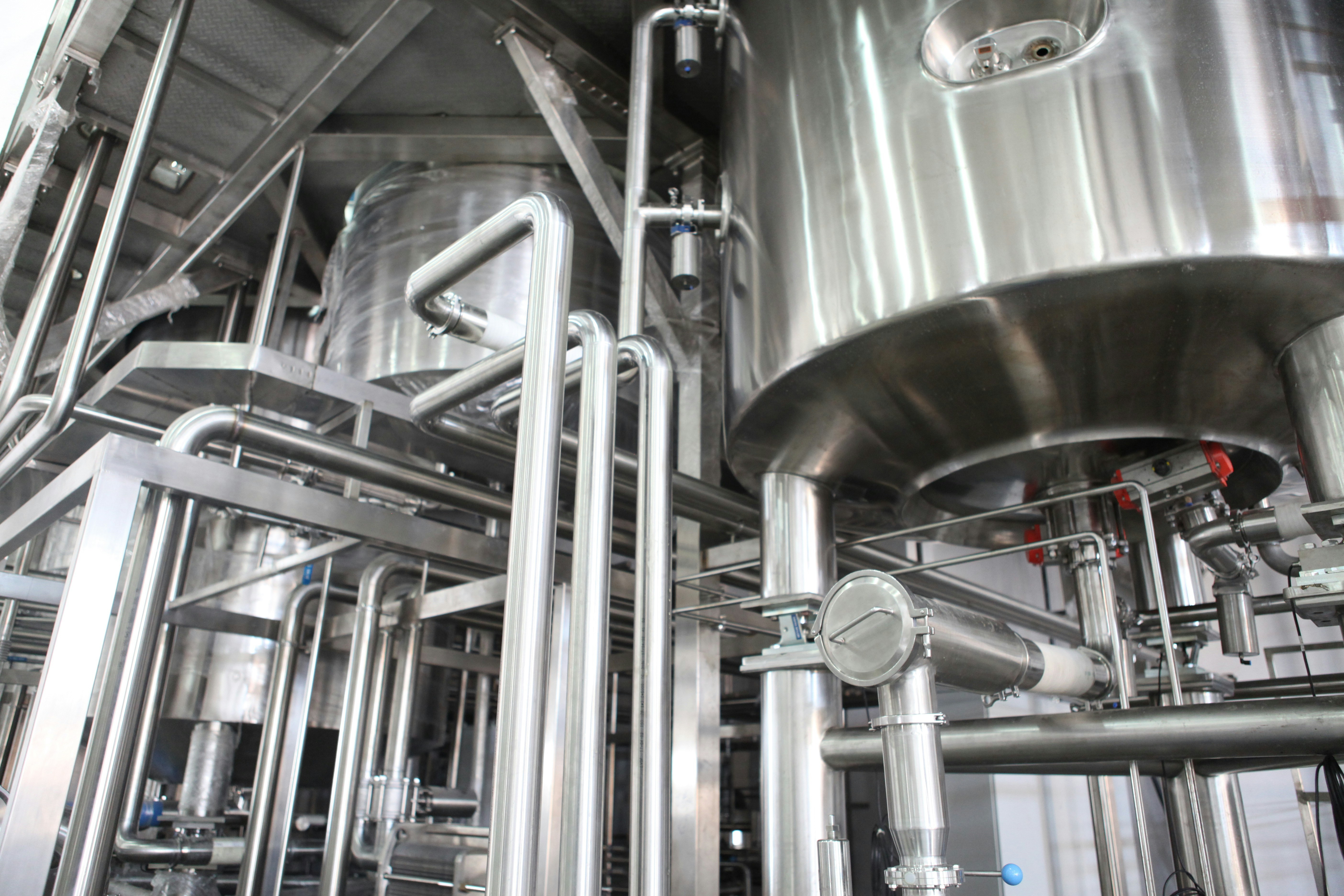 Steel for ultra-high-pressure vessels