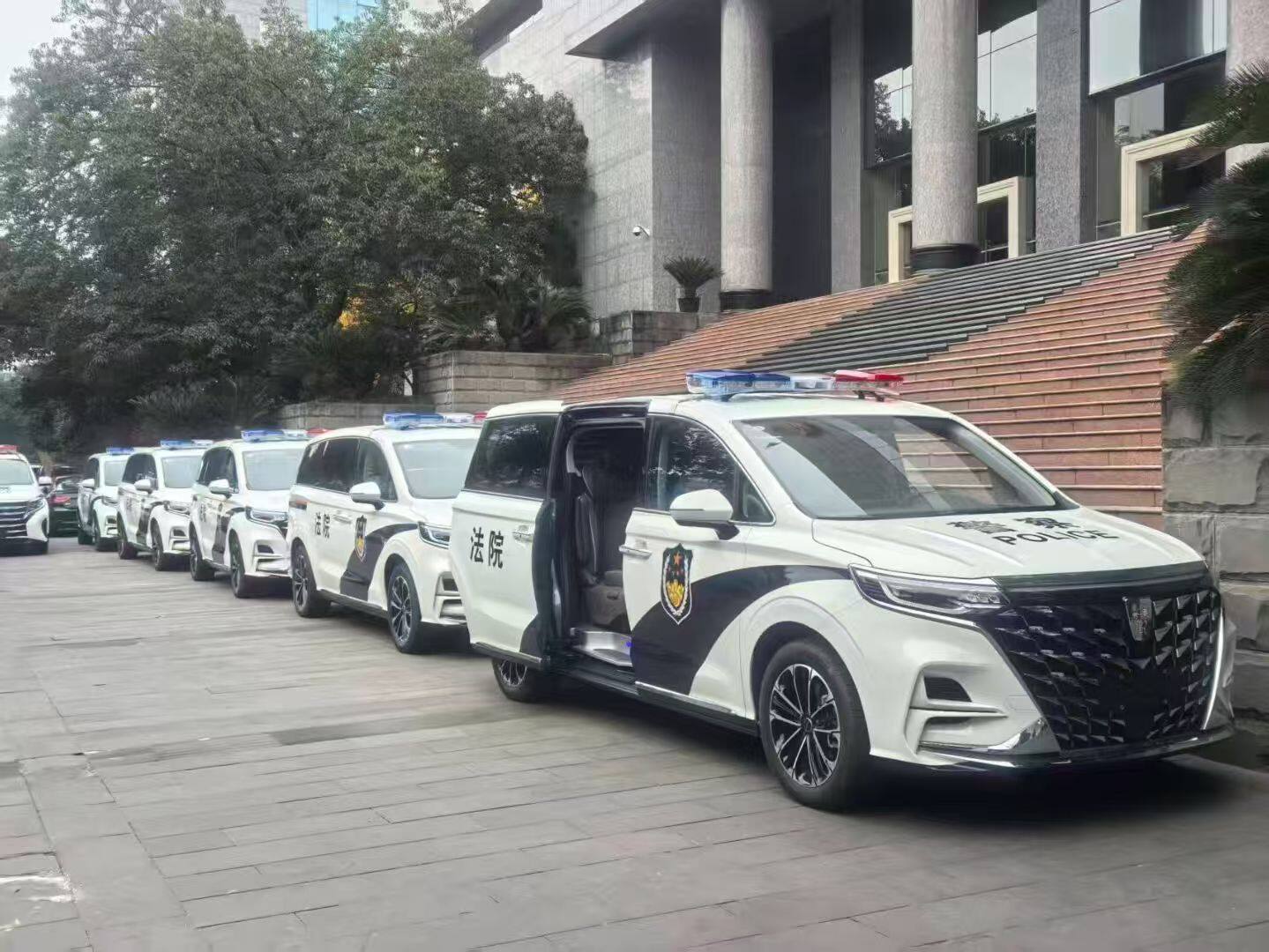 法院警车车队