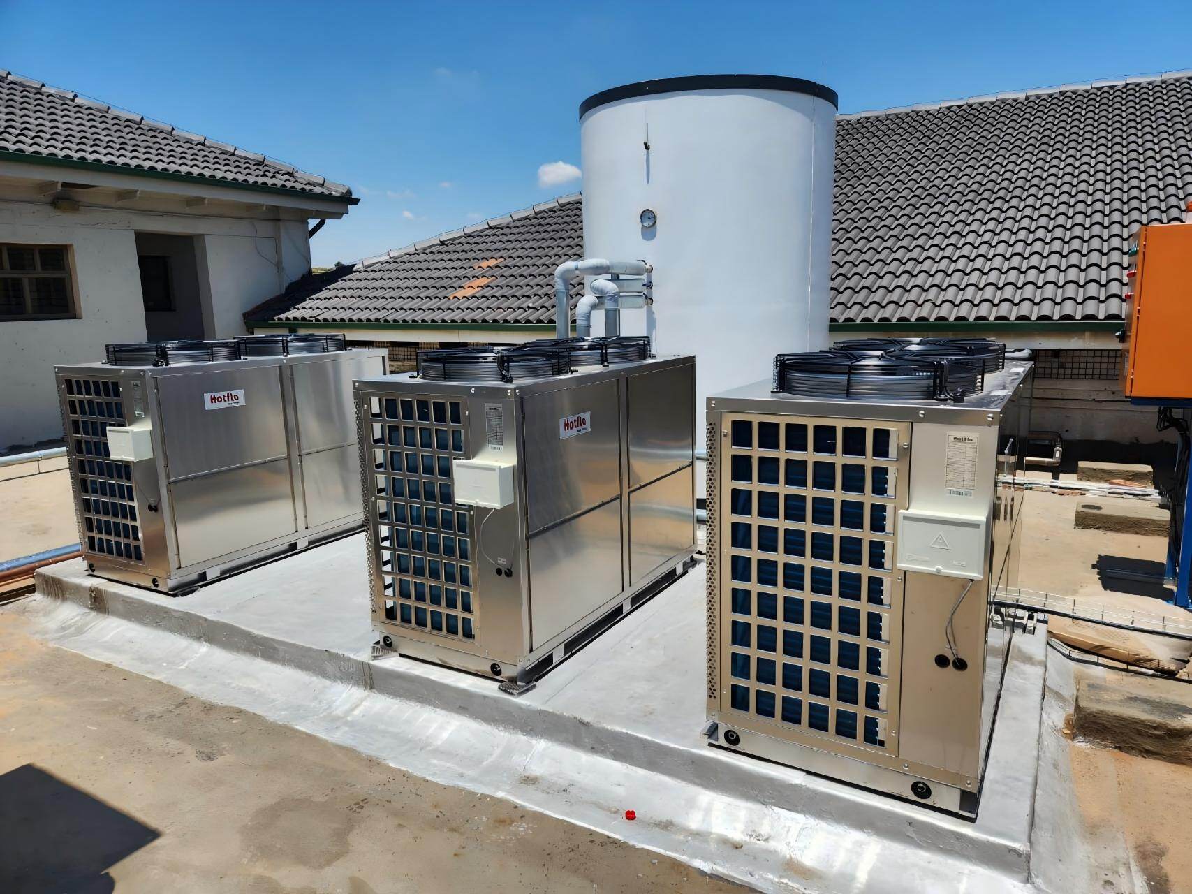 Apartment Complex Hot Water132kw Commercial Air source heat pump ( Top-blowing)
