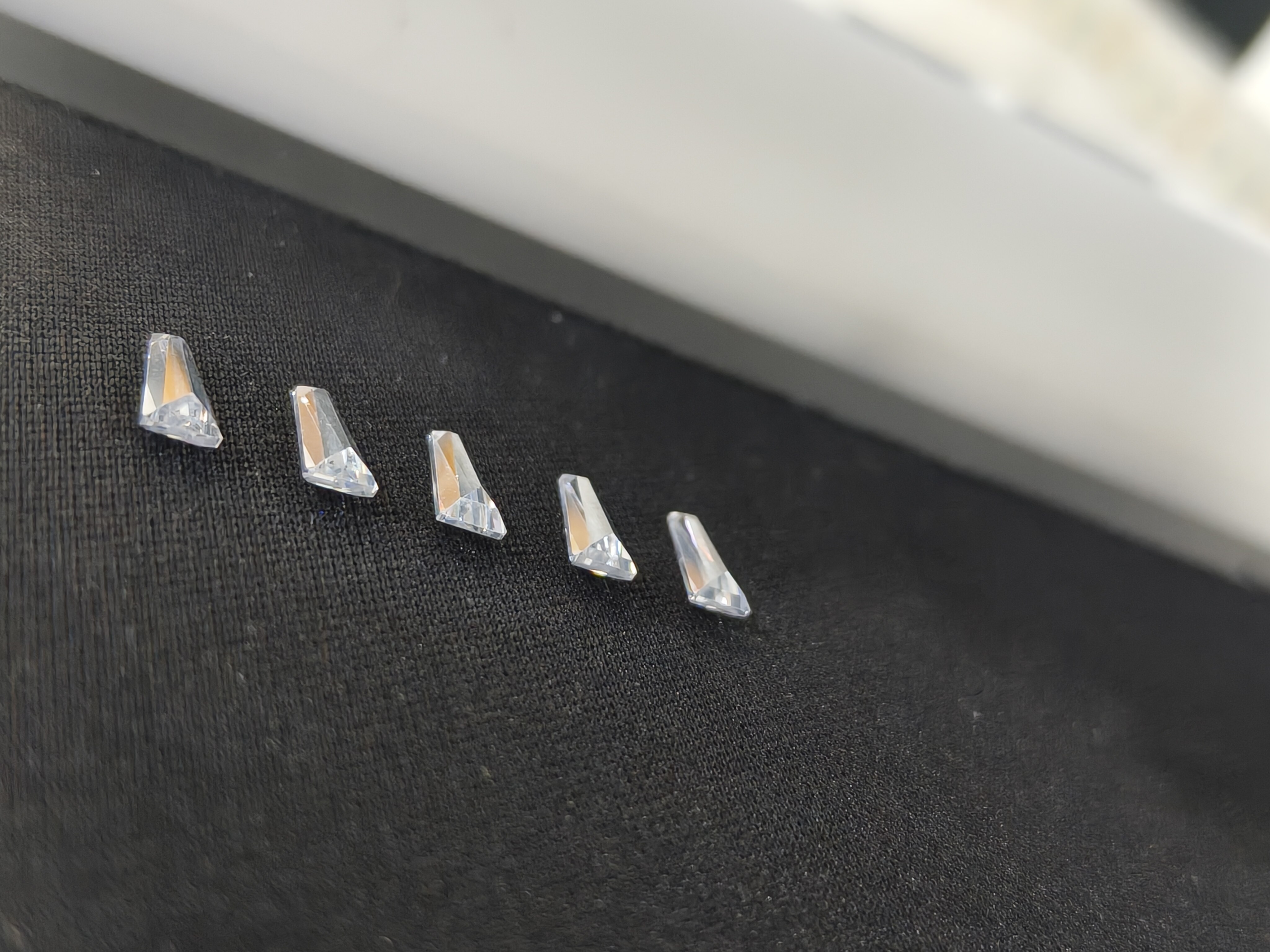 Feeding Challenges for Micro, Fragile & Irregular-Shaped Parts in High-Mix Manufacturing - Image 4