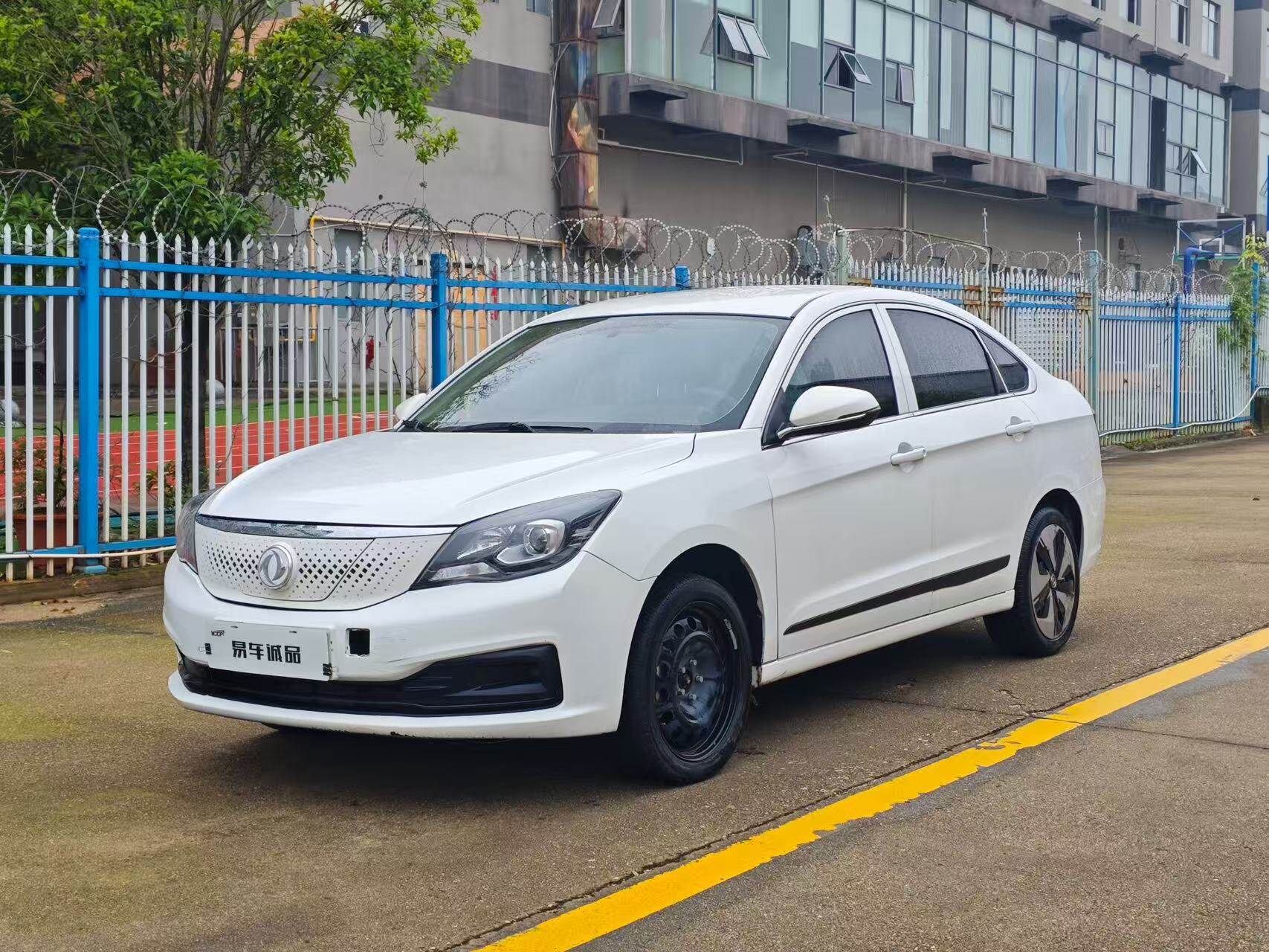 Dongfeng Fengshen E70 2022 Facelift 500 Super Enjoy Edition 110kw