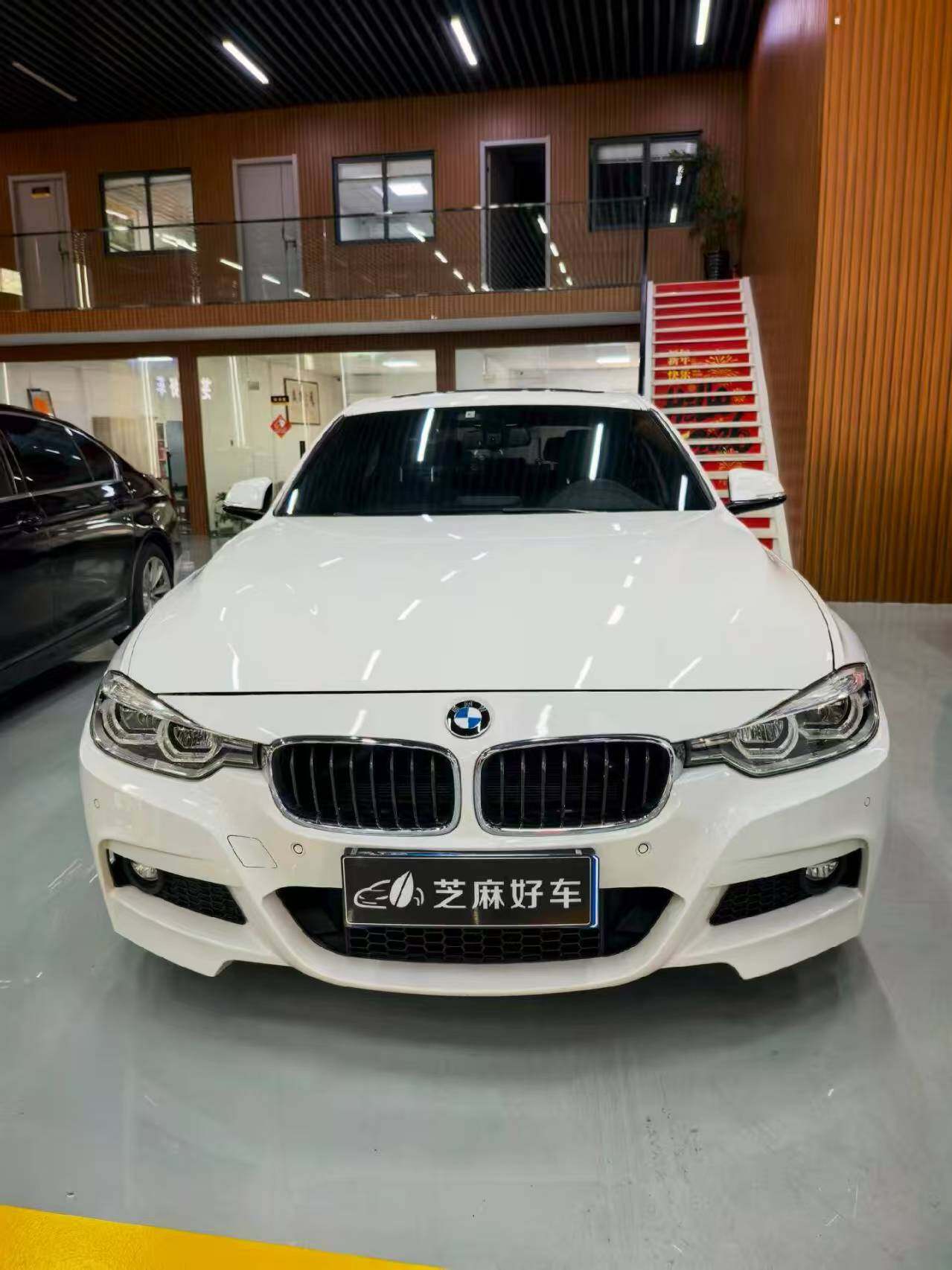 320i