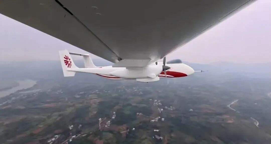 无人机空中飞行