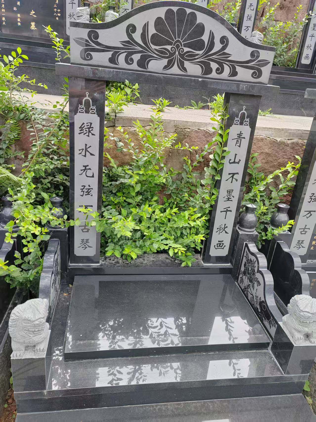 立碑双墓-2