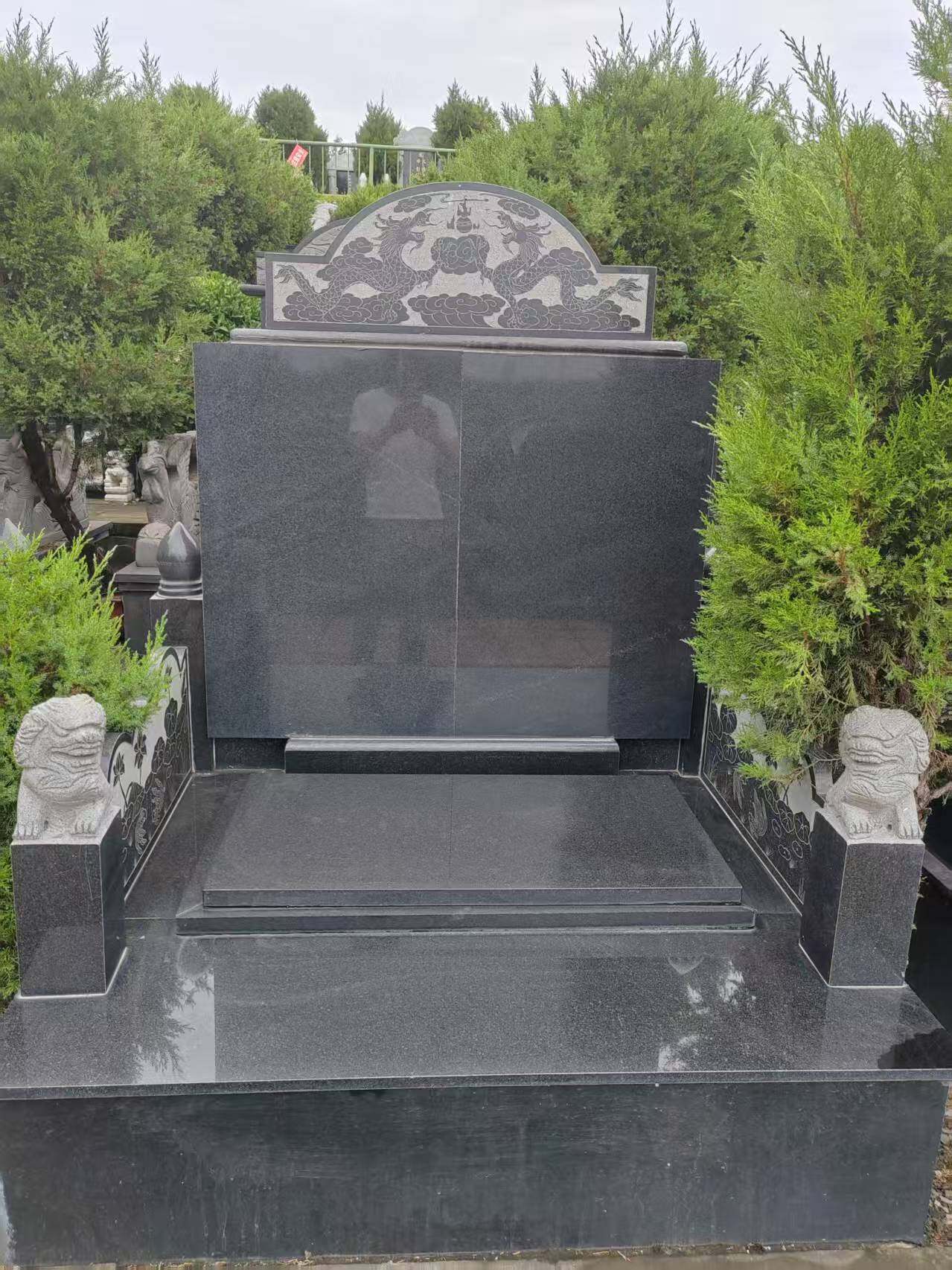 立碑双墓-1