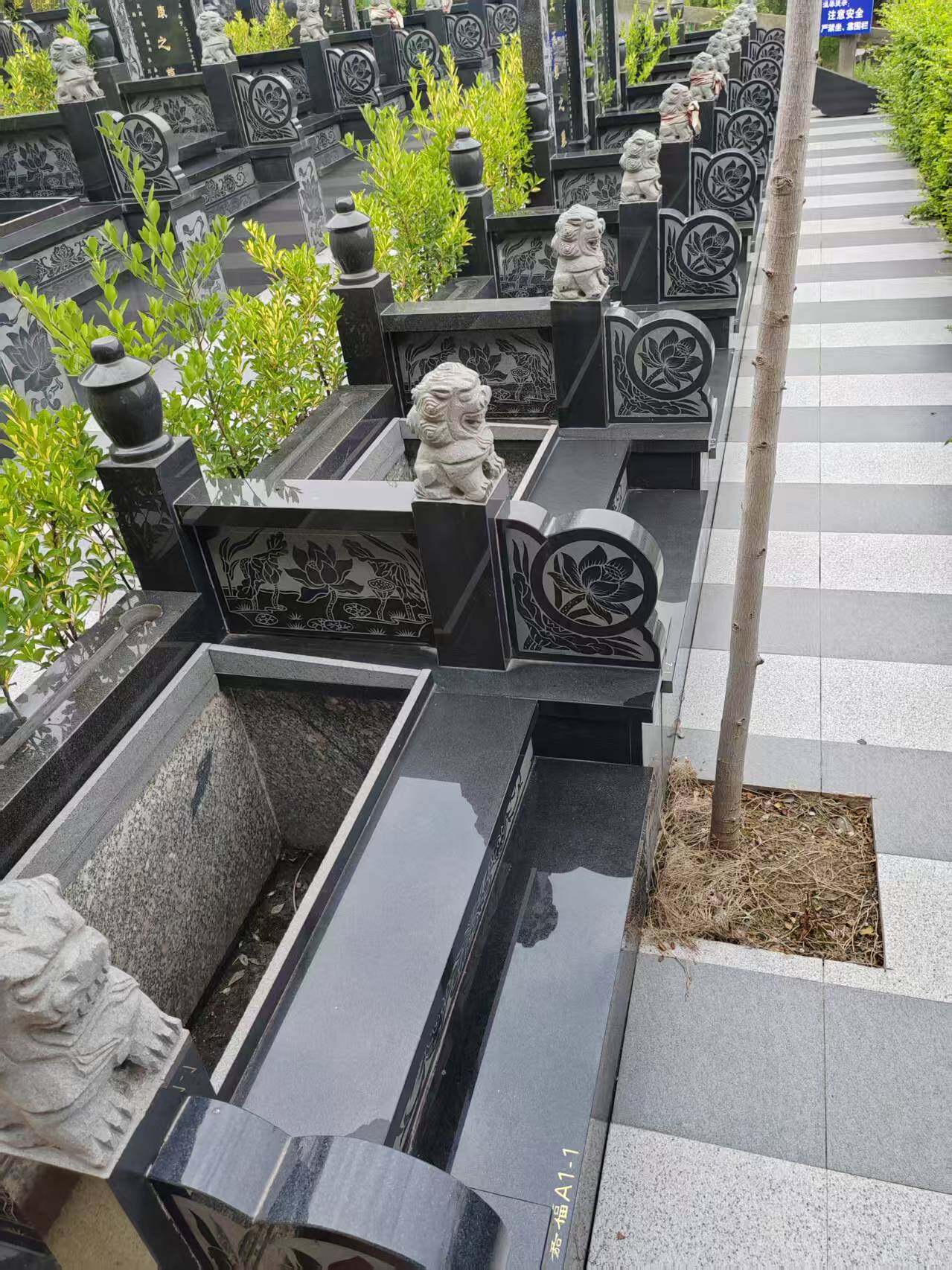 立碑双墓-2