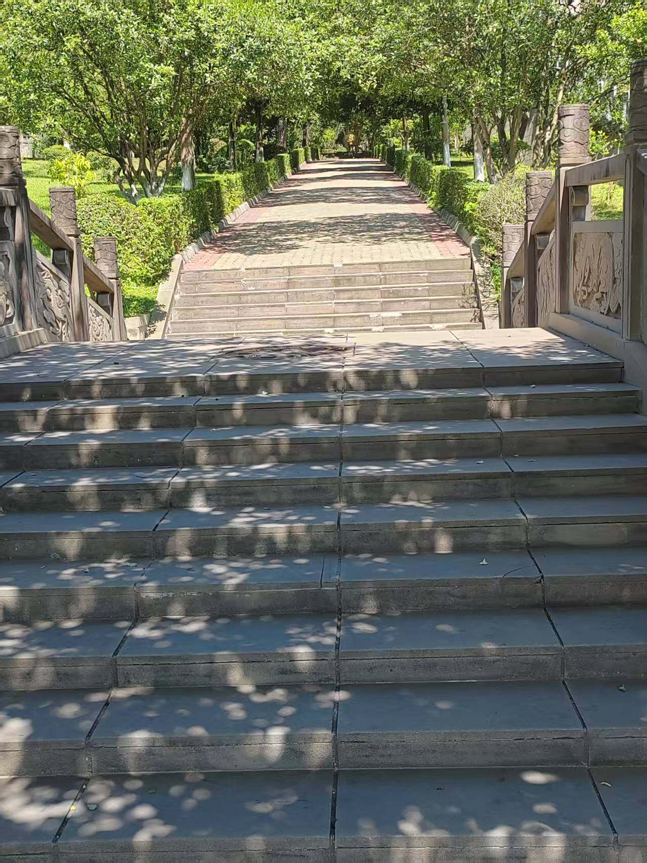 立碑双墓-2