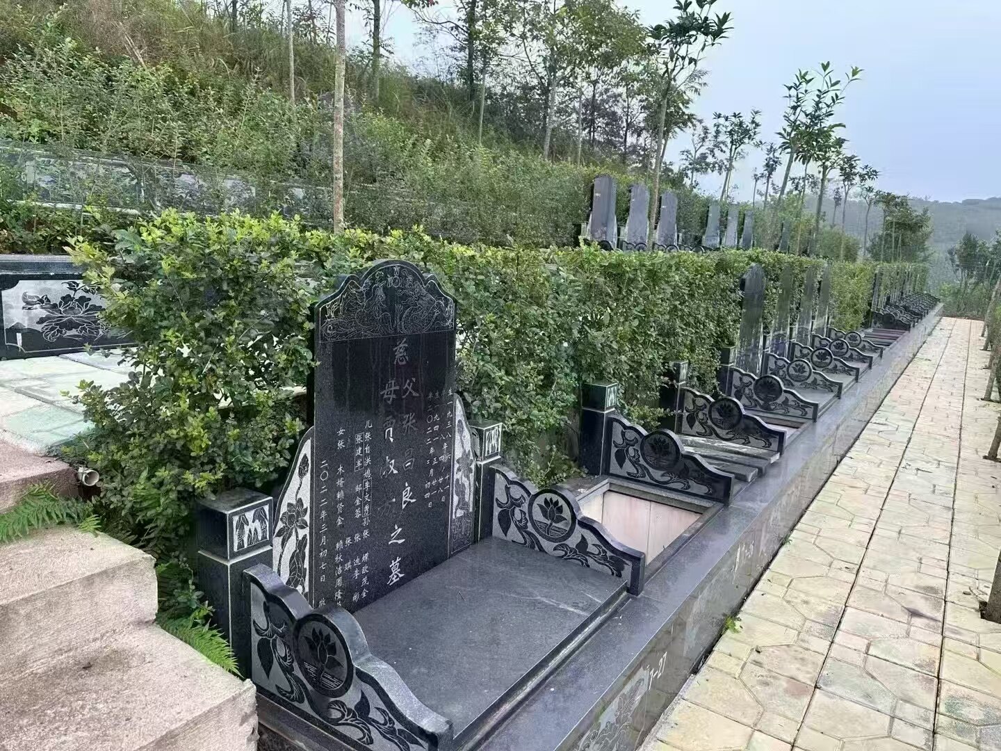 立碑双墓-2