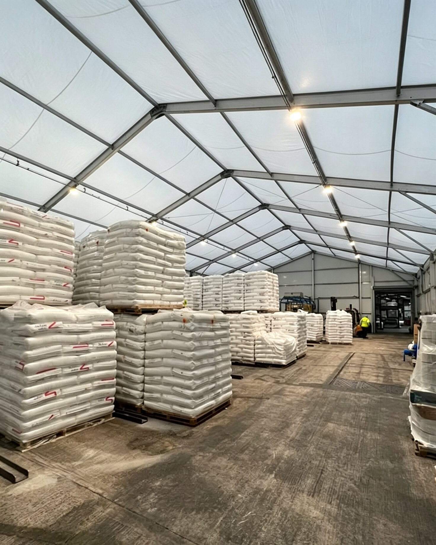Rapid-deployment emergency medical modular structure
