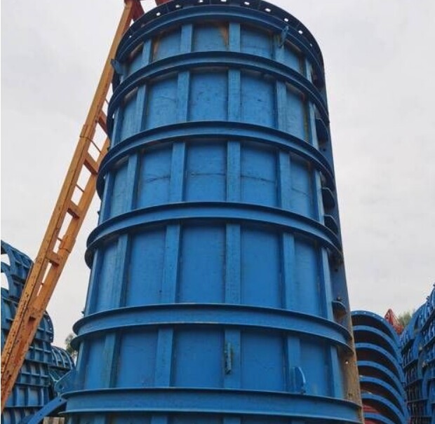 Cylindrical steel formwork - Pouring of the lower structure of the bridge