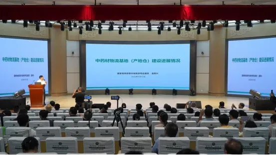 南阳大宗组织参观南阳中药材交易会 赋能本土特色产业发展