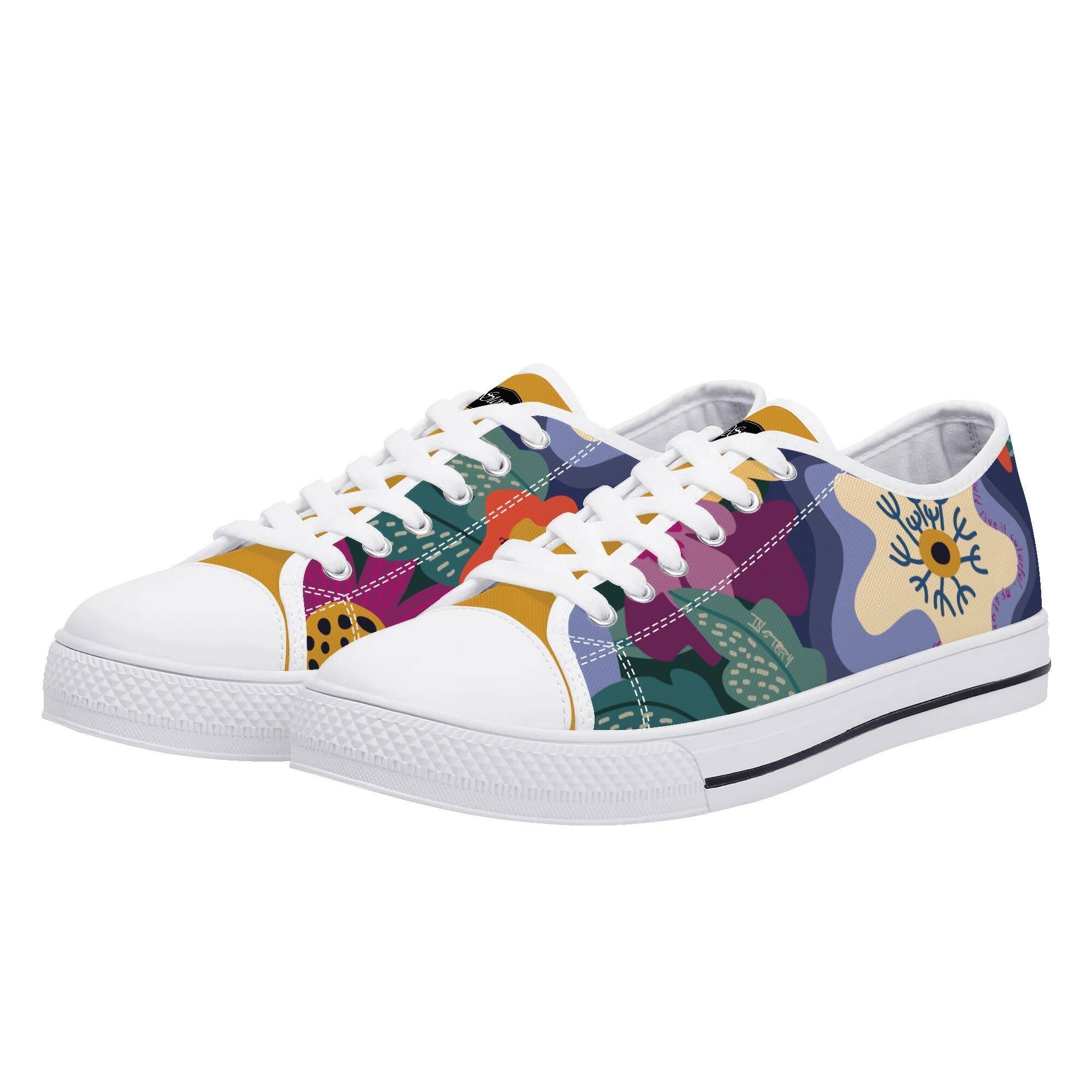 Low-top canvas shoes