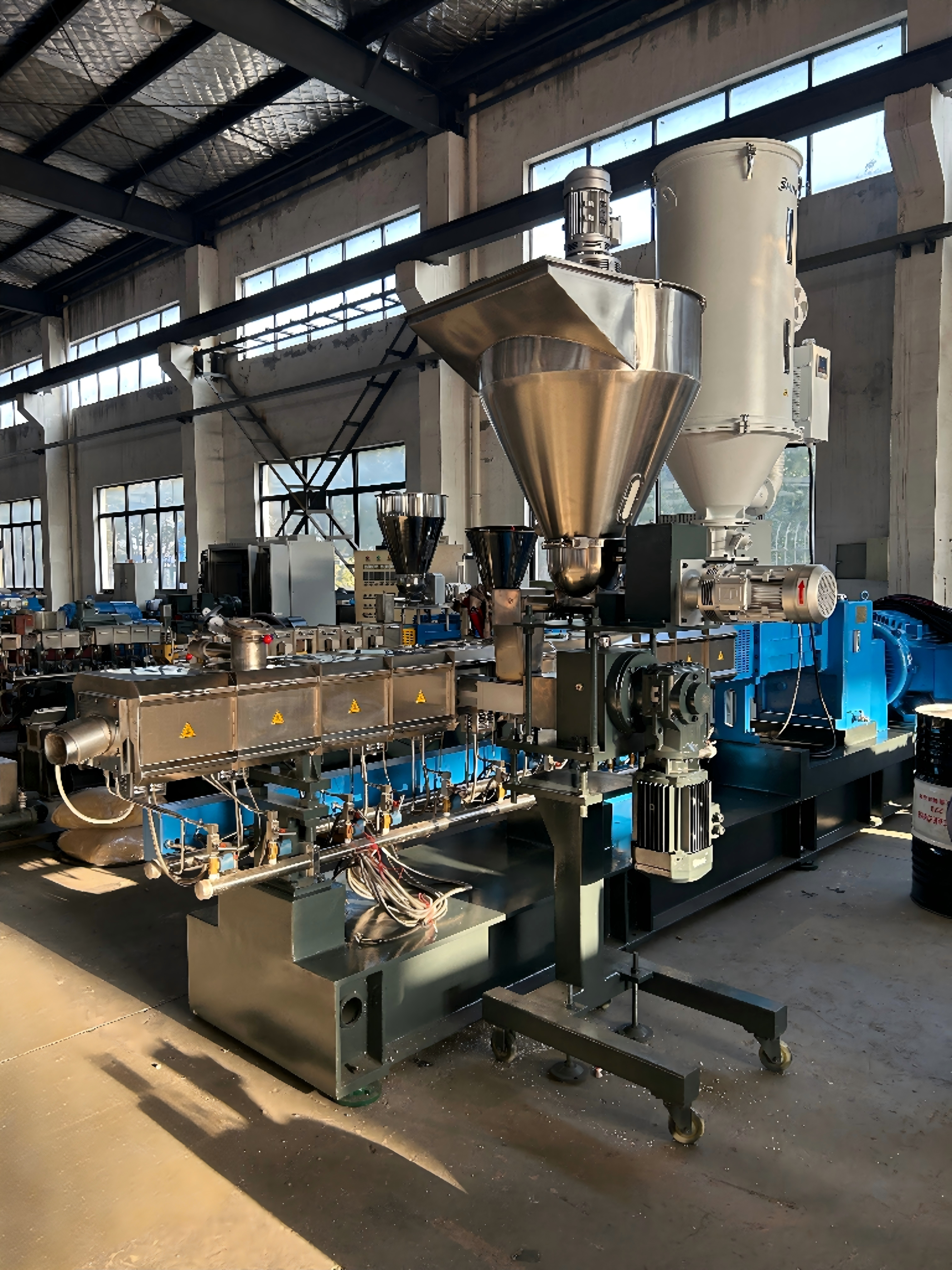 Extruder For Chamber Filter Press Plate