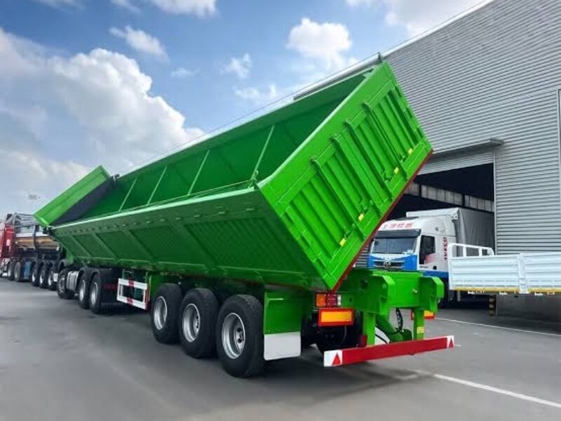 Tri Axle Side Tipper Semi Trailer for Ore and Bulk Material Handling detail view 2
