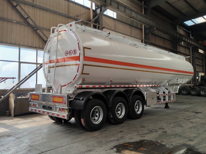 3 Axle Multi Compartment Petroleum Tanker Semi Trailer for Fuel Logistics detail view 2