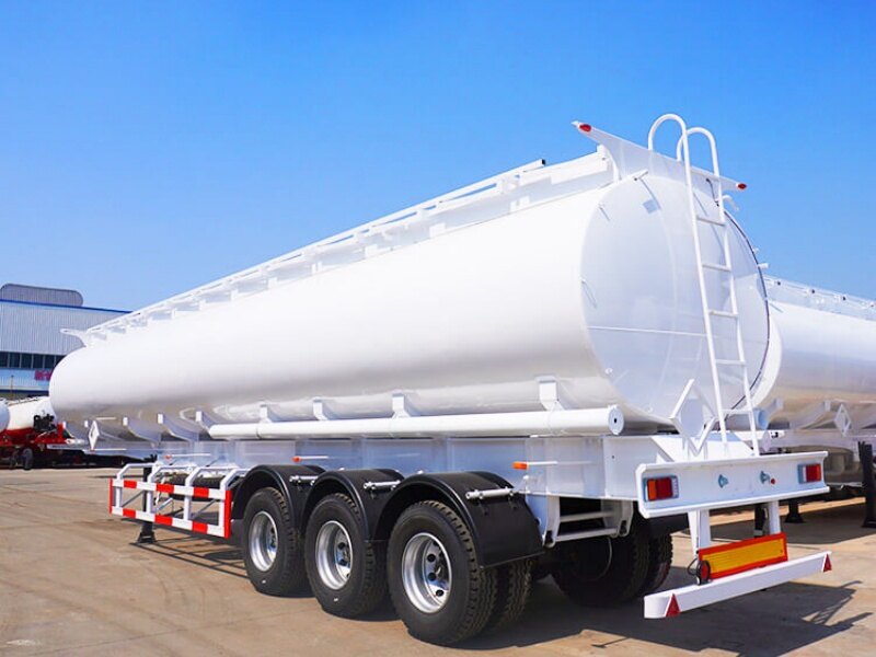 3 Axle 45000 Liters Fuel Tanker Semi Trailer for Gasoline and Diesel detail view 2