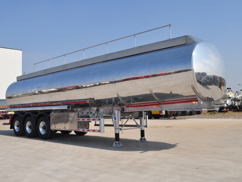 Stainless Steel Chemical Liquid Tanker Semi Trailer for Crude Oil detail view 2