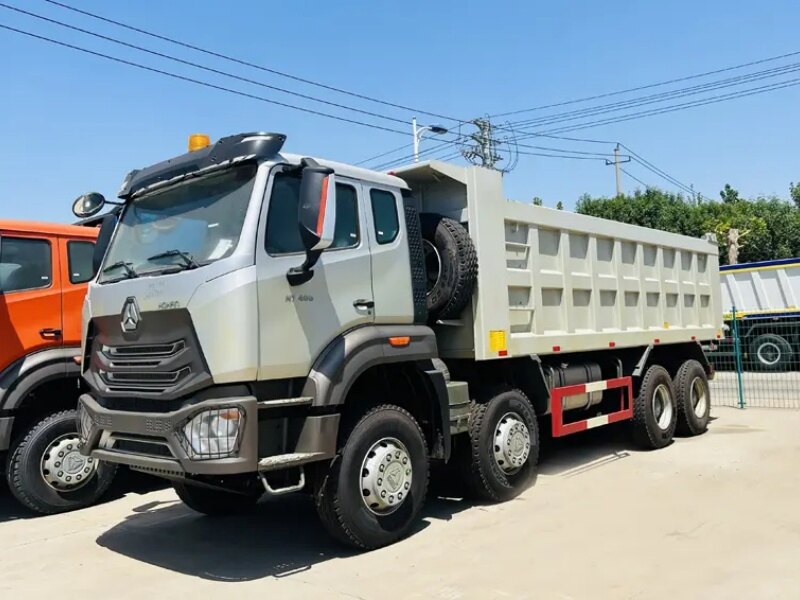 SINOTRUK HOWO MAX 8x4 Heavy Duty Mining Dump Truck 40 Tons Capacity