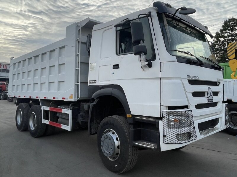 SINOTRUK HOWO 371HP 400HP 6x4 Heavy Duty Tipper Truck for Sand Transport
