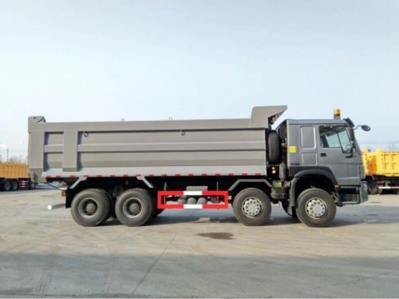 Right Hand Drive SINOTRUK HOWO 8x4 Dump Truck 380HP for Africa Market