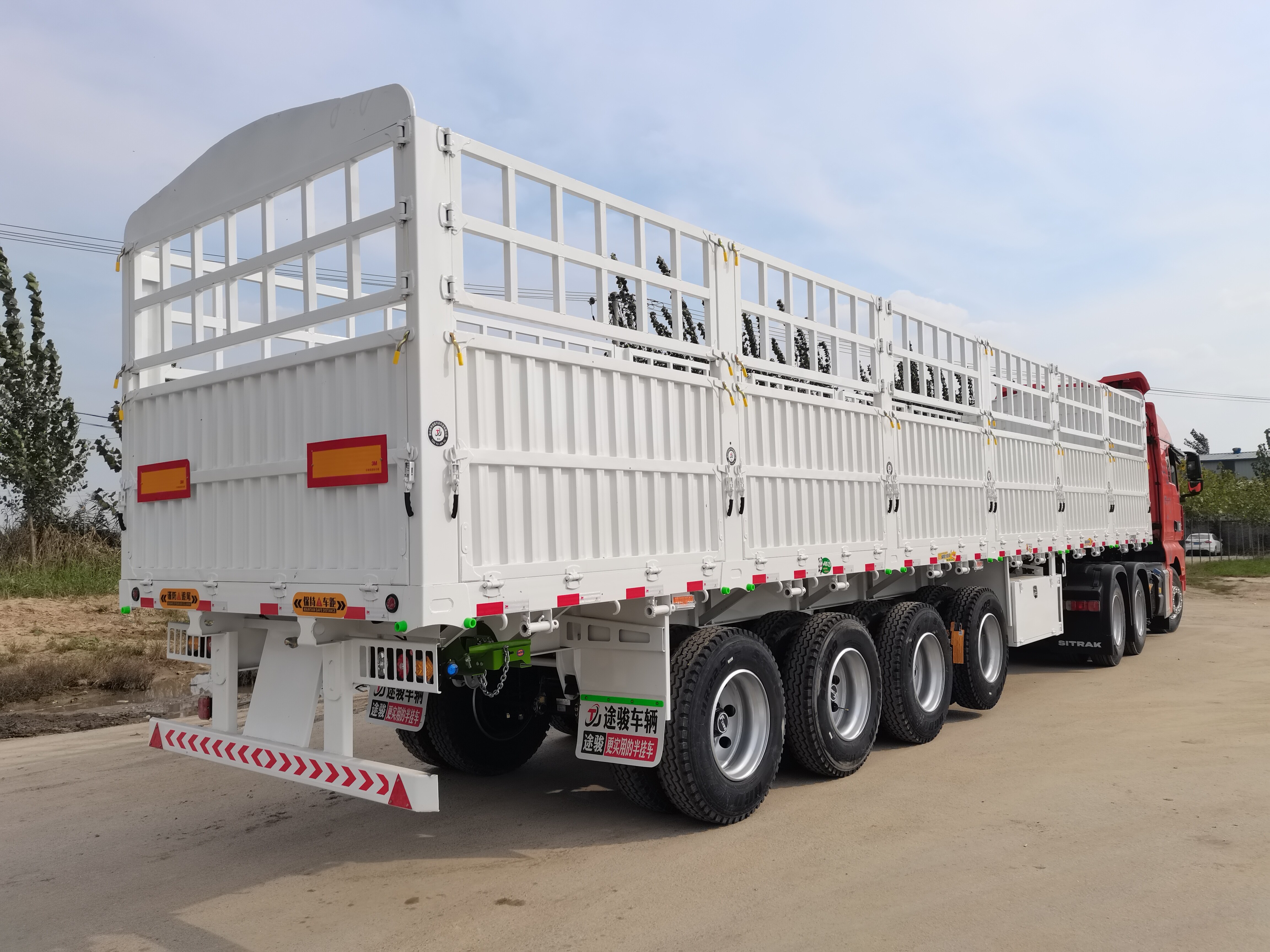 4 Axle Cargo Fence Semi Trailer for Long Distance Hauling