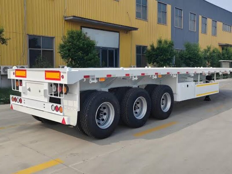 How to Choose the Right Flatbed Trailer: A Buyer's Complete Guide