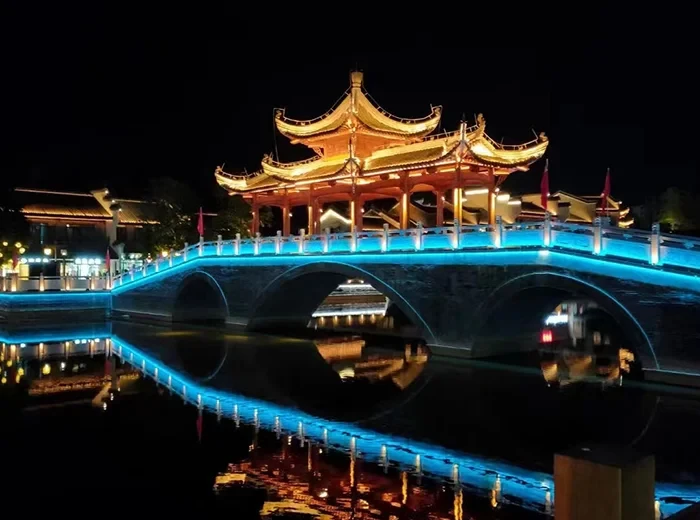 江南水乡古镇廊桥夜景