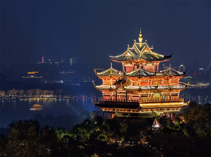 Night View of Chenghuang Pavilion at West Lake, Hangzhou – Real-Photo Case Study of Ancient Building Illumination Project